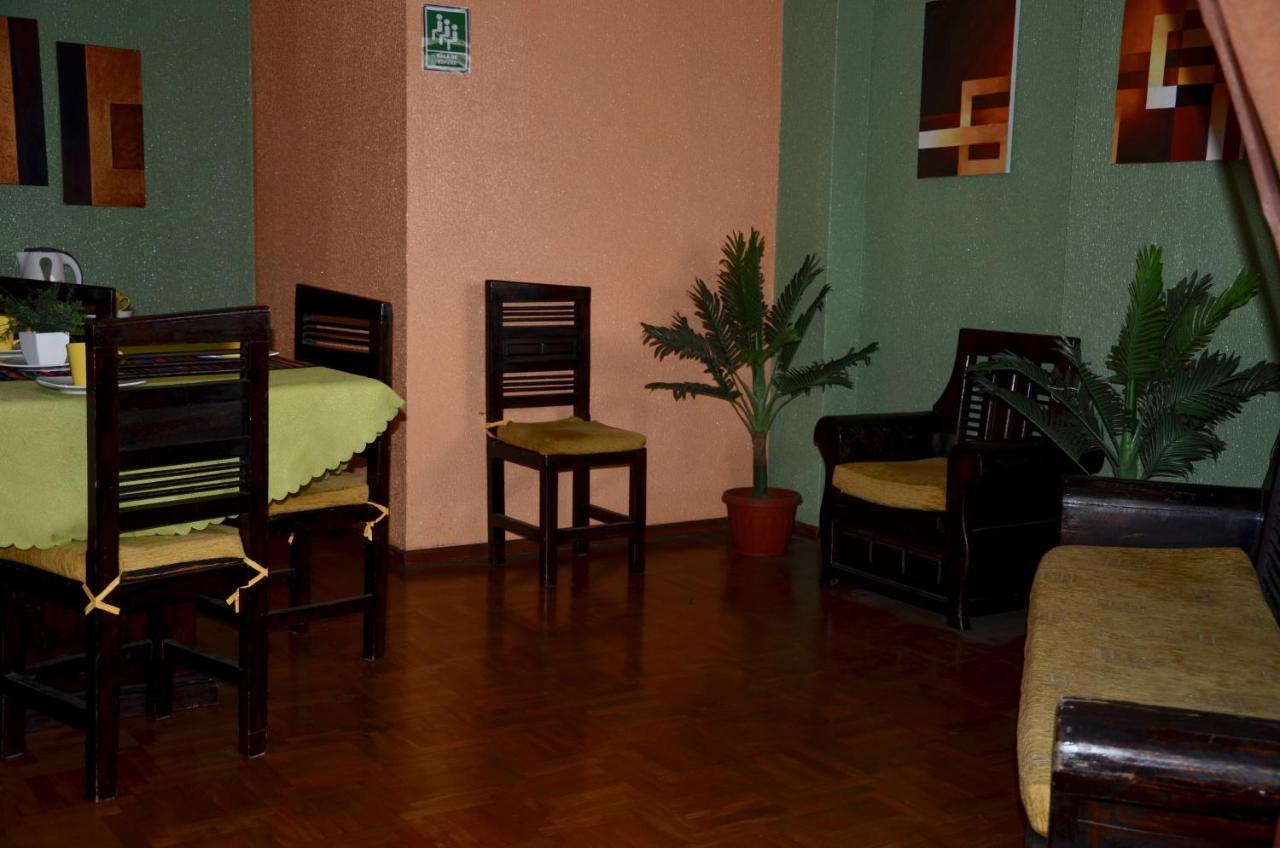 La Estacion Hostal Quito Exterior photo
